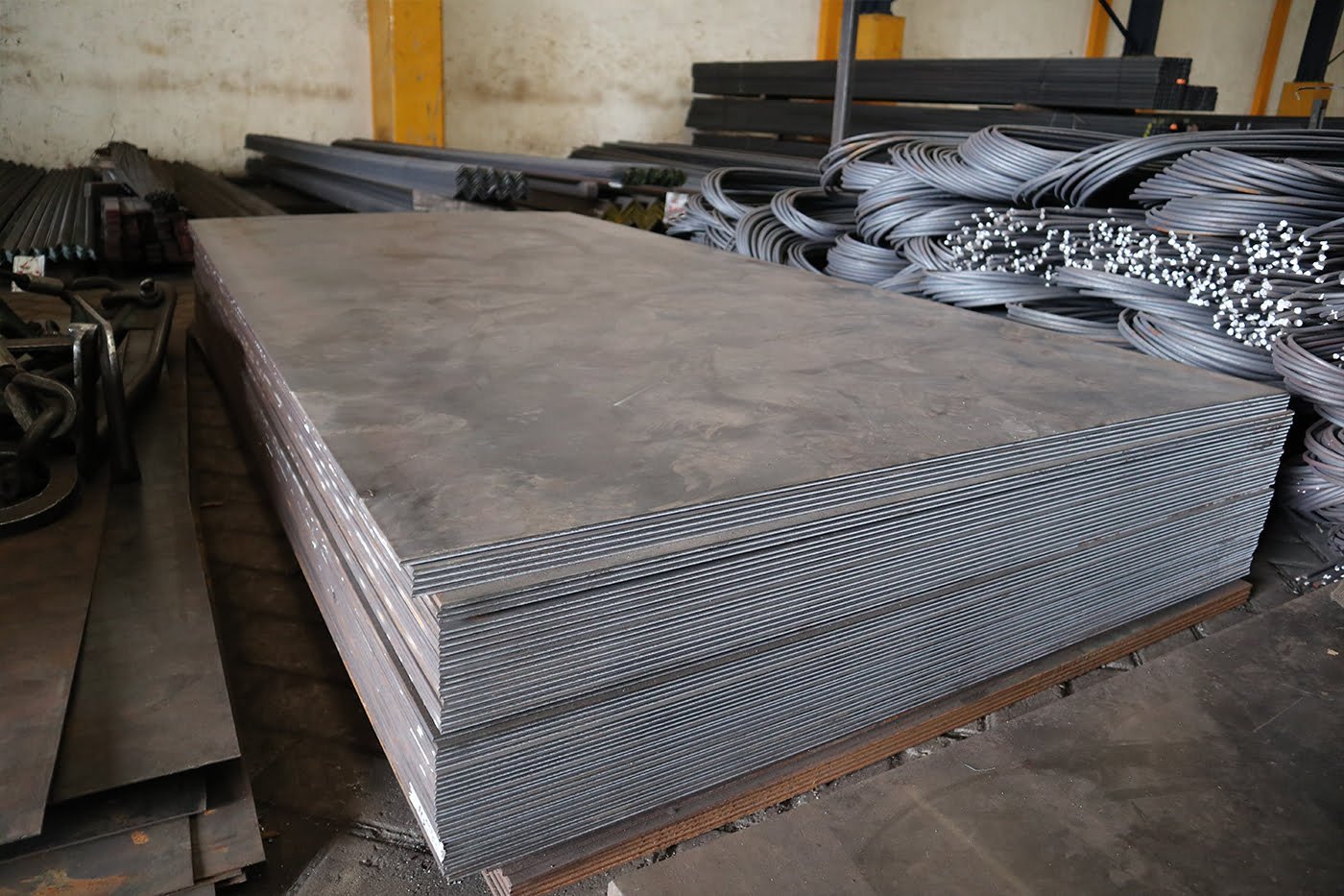 plat besi putih