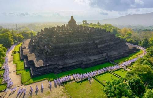 Candi Borobudur, bangunan megah bersejarah di Indonesia