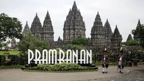 Candi Prambanan, bangunan bersejarah di Indonesia yang indah