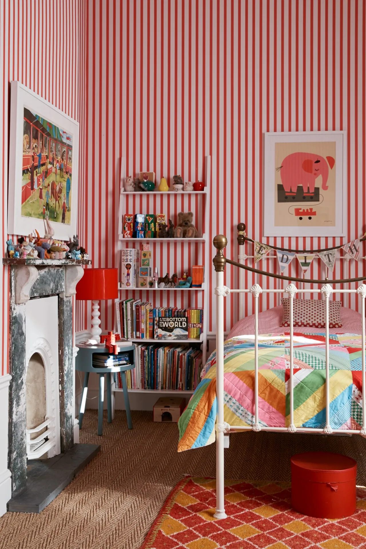 22 Desain Kamar Untuk Anak Perempuan yang Cantik 4 Gaya Klasik dengan Pola Stripes
