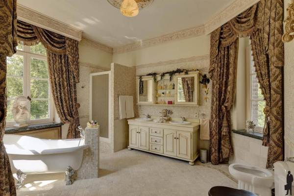 Kamar Mandi ala Kastil Eropa