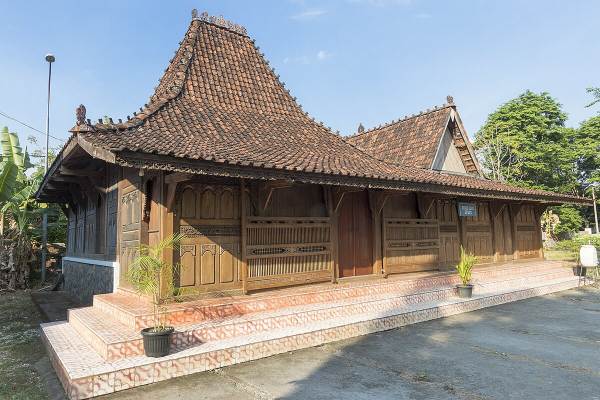 Mengenal 5 Jenis Rumah Adat Jawa Tengah