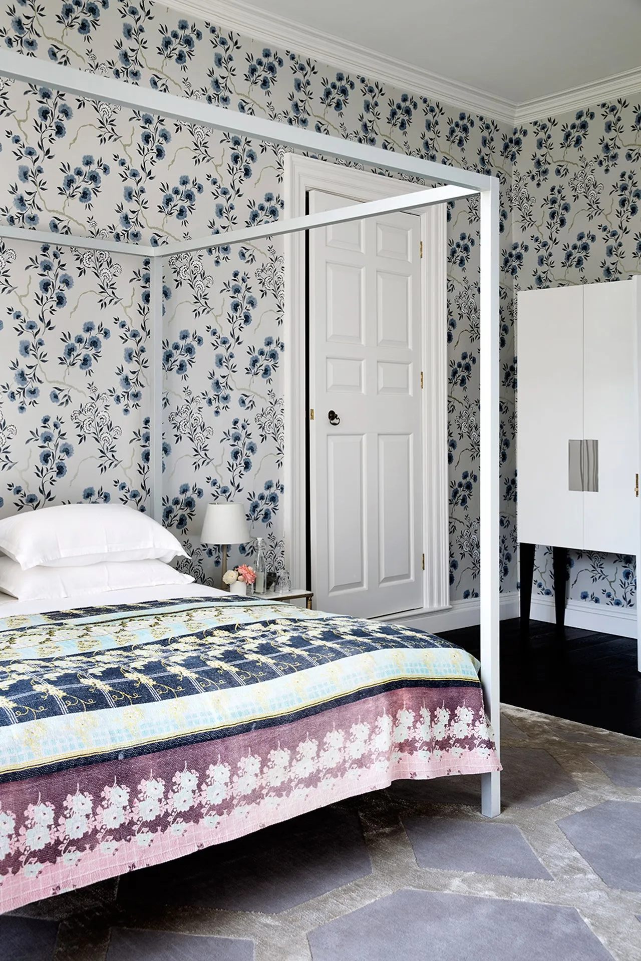 22 Desain Kamar Untuk Anak Perempuan yang Cantik 13 Paduan Pastel dan Pola Berlapis