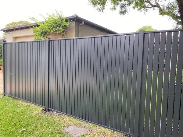 Pagar Hitam Matte Minimalis