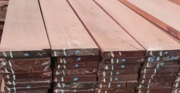 Papan Kayu dari Pohon Jambi