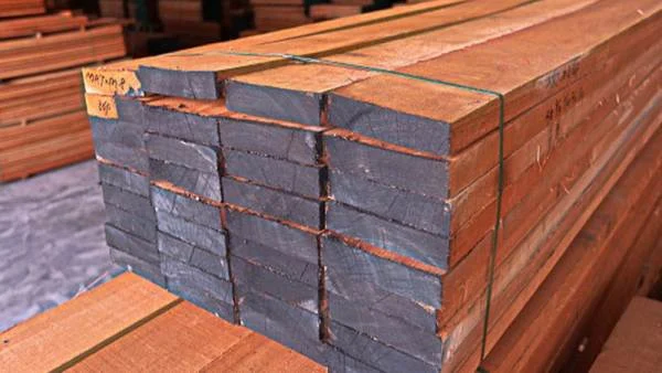 Papan Kayu dari Pohon Meranti