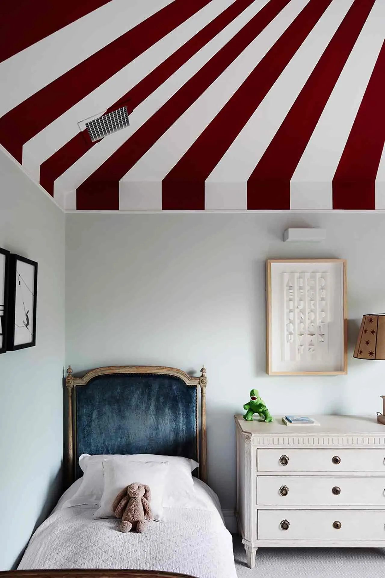 22 Desain Kamar Untuk Anak Perempuan yang Cantik 14 Plafon Bertema Sirkus