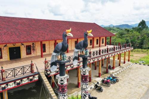 Rumah Adat di Tengah Gempuran Modernisasi