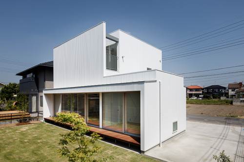Rumah Kotak Serba Putih