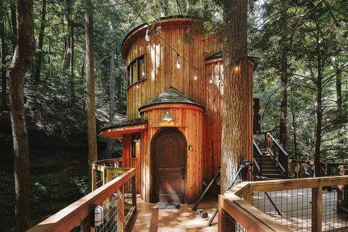 Rumah Panggung Bergaya Cabin