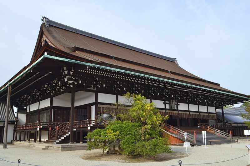 Rumah gaya artistektur Jepang dengan Atap Miring (Irimoya)