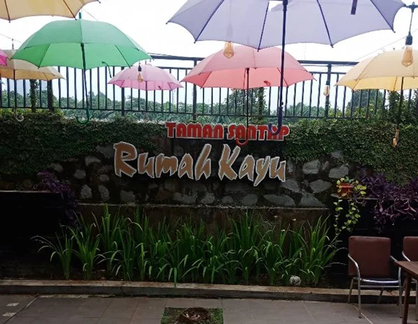 Taman Santap Rumah Kayu