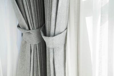 Tambahkan Tirai Linen yang Flowy