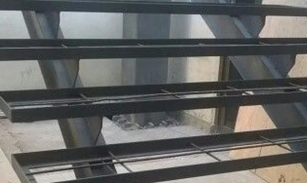 Tangga Besi Lebih Kuat Pakai CNP