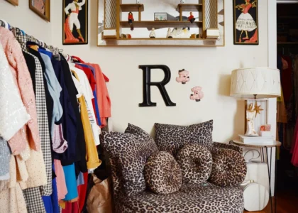 Tips Menggunakan Gantungan Baju di Dalam Kamar agar Rapi dan Nyaman Setiap Hari