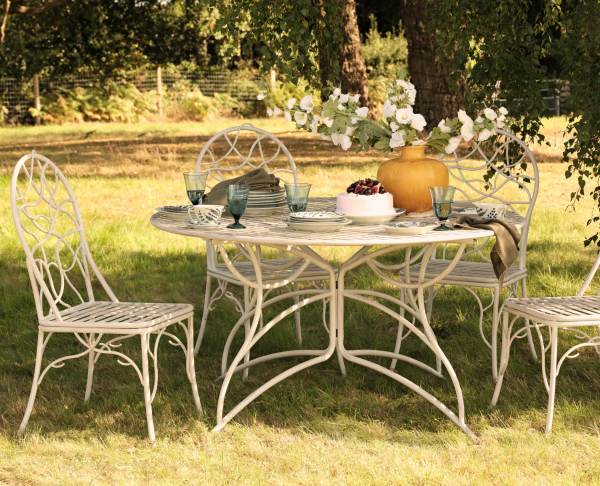 Tips Pilih Model Kursi Taman Besi Untuk Mempercantik Halaman Rumah