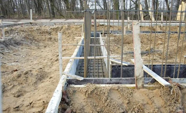 Ukuran pondasi batu kali rumah 2 lantai